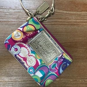 Coach Wristlet Poppy Collecion